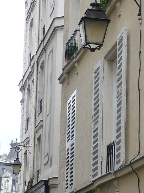 lanternes du vieux paris sur l'ile de la cité